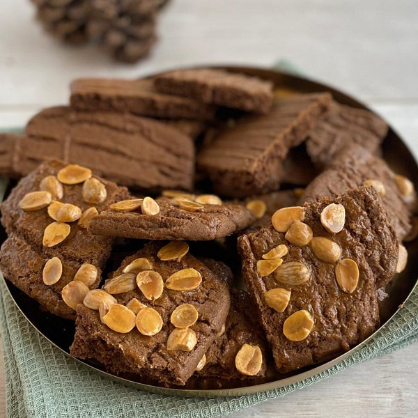 speculaasbrokken met amandelen