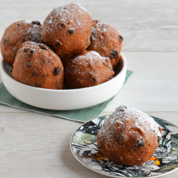 oliebollen met krenten en rozijnen